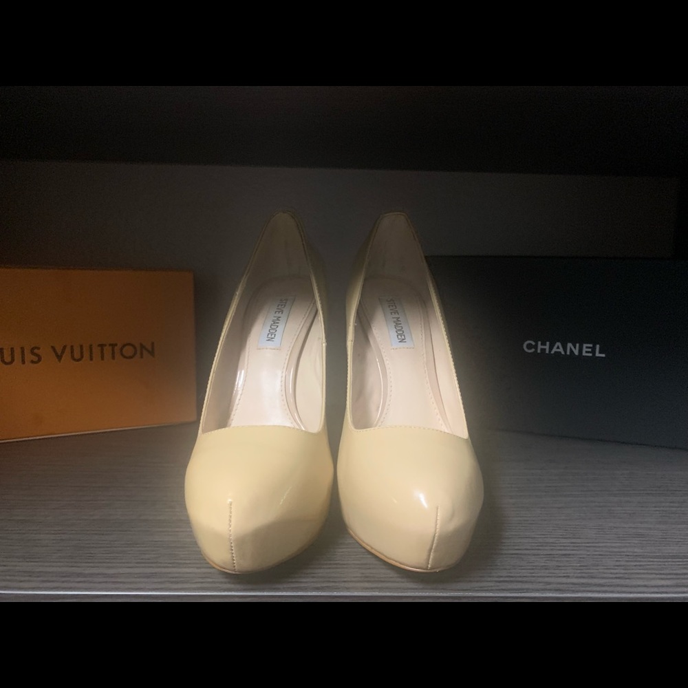 Steve Madden beige heels